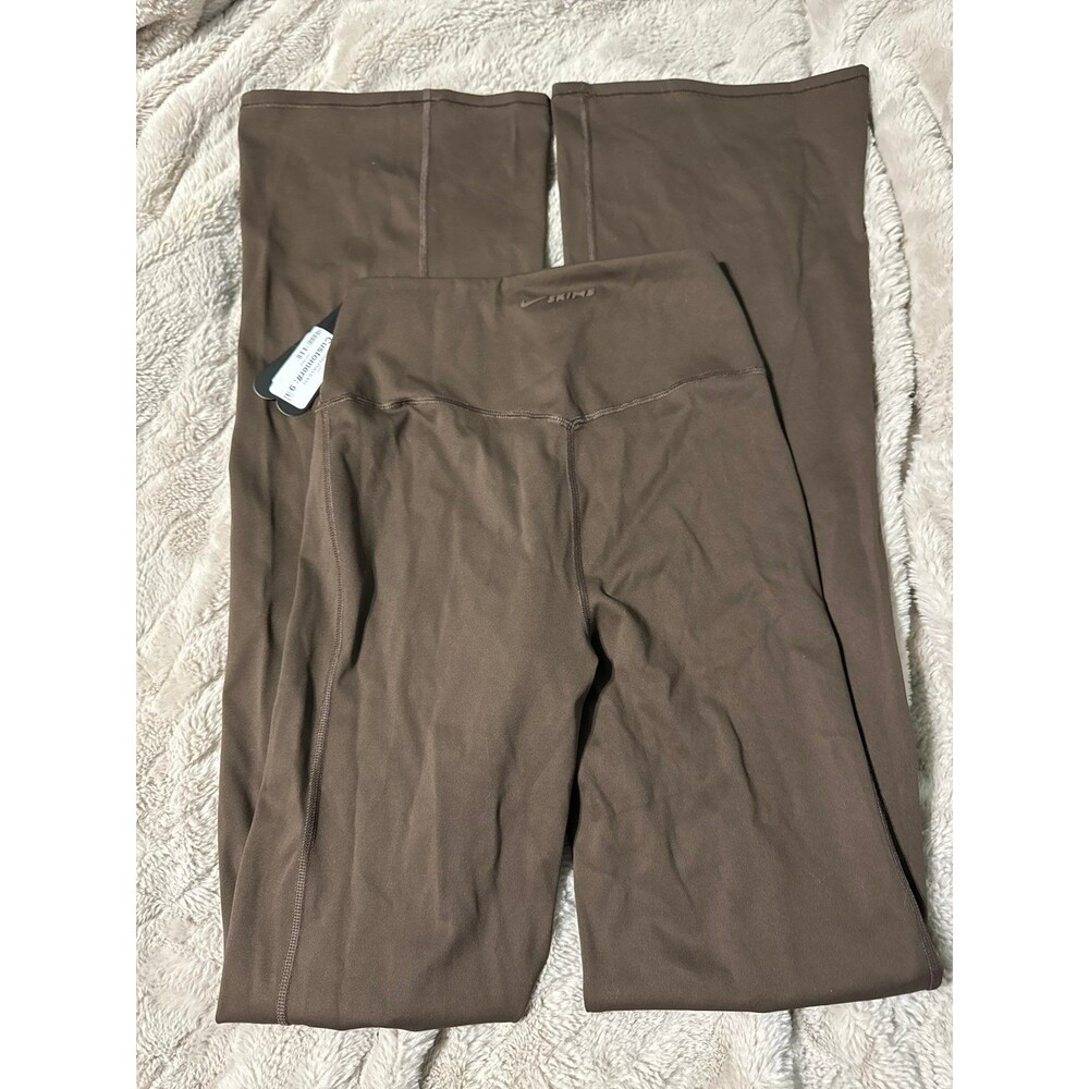 Nike Skims Matte Slim Flare Legging - Picture 7 of 7